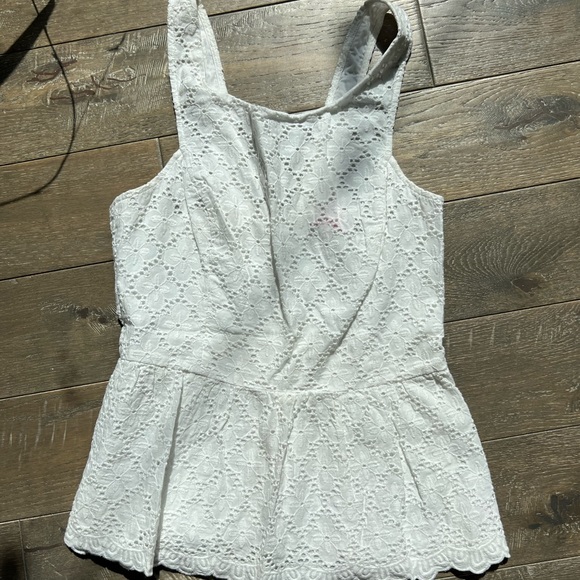 Lilly Pulitzer eyelet peplum top sz 6 - Picture 1 of 3